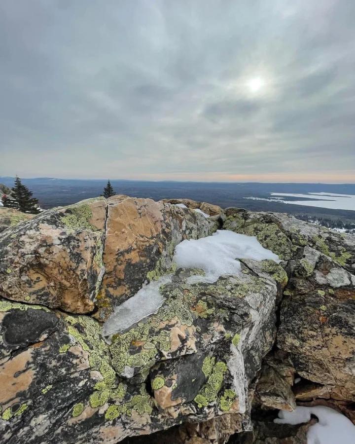 Национальный парк "Зюраткуль". Хребет Зюраткуль 1175м и Айские притёсы