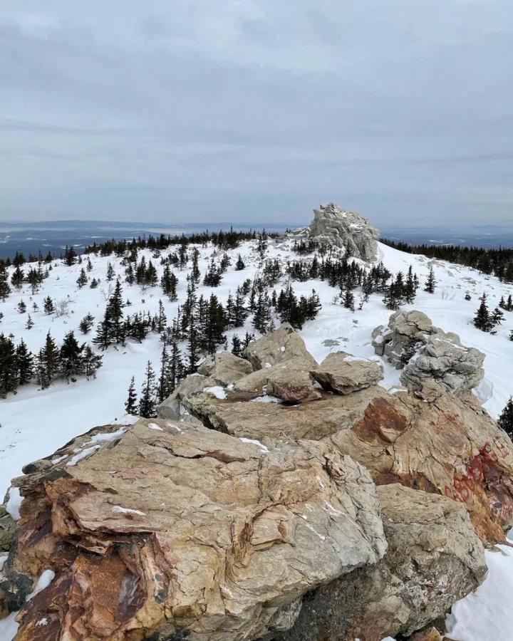 Национальный парк "Зюраткуль". Хребет Зюраткуль 1175м и Айские притёсы