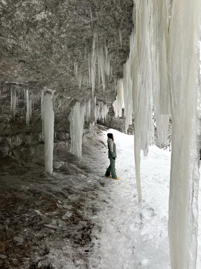 Усть-Койва: "Путешествие по долине реки Чусовая" на снегоходах (в санях), Мельничный ручей и камень Красный