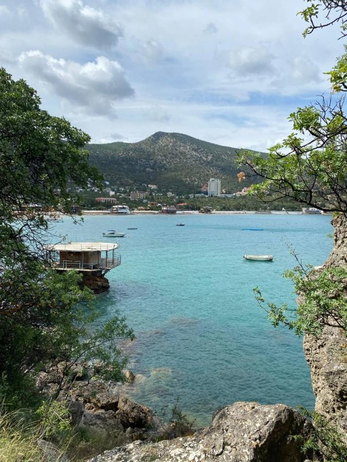 Автобусный тур в Крым. Судак, Гостевой дом "Ираде". На море 10 ночей