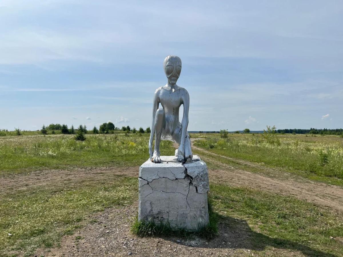 ТЕРРИТОРИЯ СИЛЫ: старинный вокзал, камень Лобач, гора Мыщелка (Колымага), храм, подвесной мост, озеро Молёбное + загадочная МОЛЁБКА