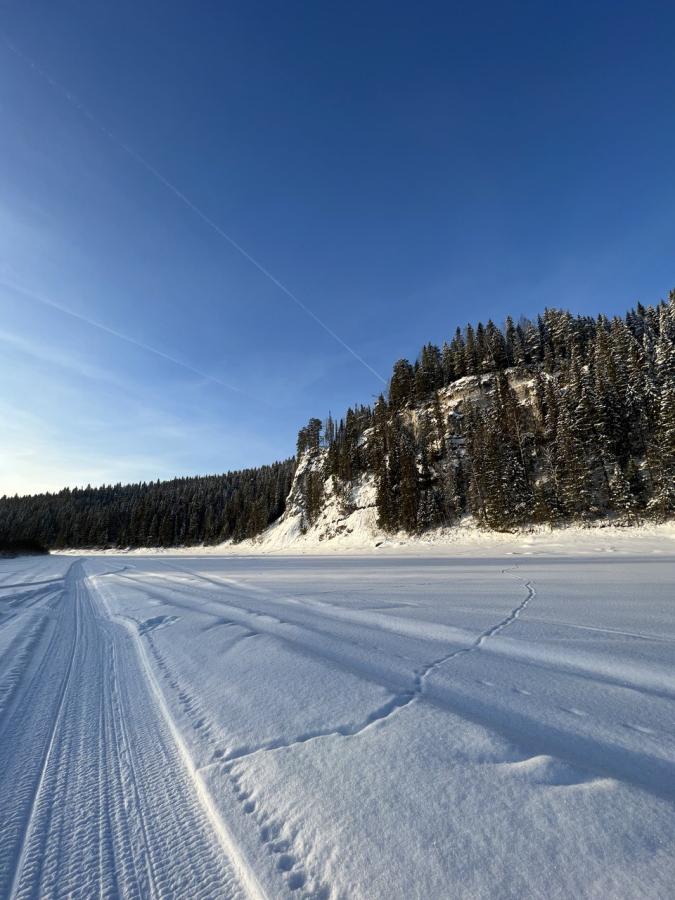 Усть-Койва: "Путешествие по долине реки Чусовая" на снегоходах (в санях), Мельничный ручей и камень Красный