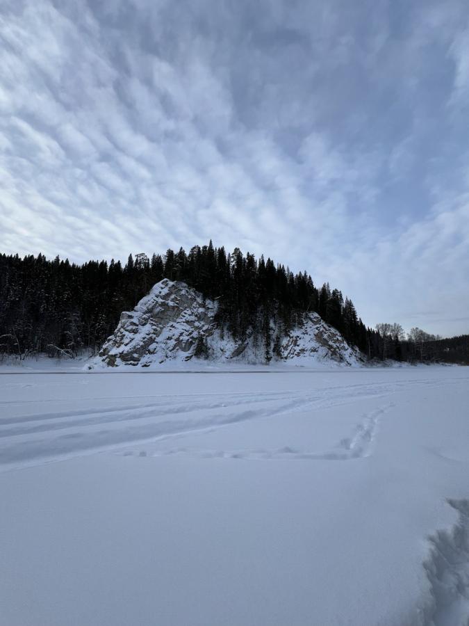 Усть-Койва: "Путешествие по долине реки Чусовая" на снегоходах (в санях), Мельничный ручей и камень Красный