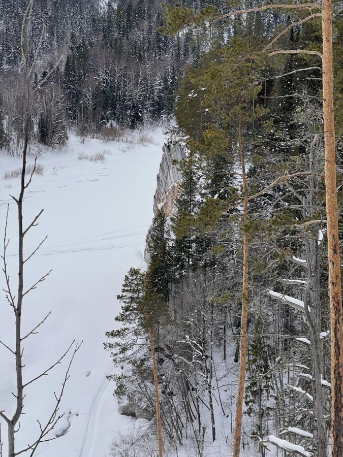 Усть-Койва: "Путешествие по долине реки Чусовая" на снегоходах (в санях), Мельничный ручей и камень Красный