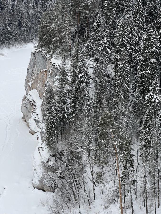 Усть-Койва: "Путешествие по долине реки Чусовая" на снегоходах (в санях), Мельничный ручей и камень Красный