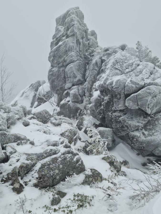 Гора Качканар, Южная вершина "Полуденный рог" (874 метра). Граница Европы и Азии (зима)