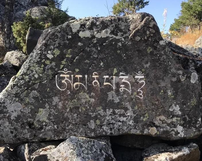 Гора Качканар 878м и гора Верблюд. Статуя Будды и Ступы. Гора Колпаки 614м (осень)